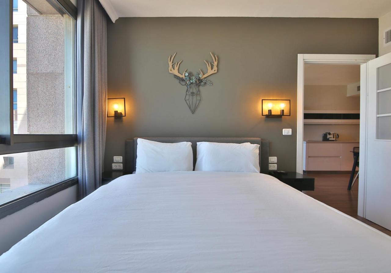 Luxury Suites By Notaly Ariel - Carmel Beach Haifa Exteriör bild